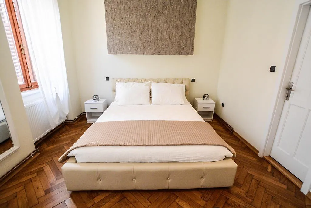 City Center Rooms Pula 3*,