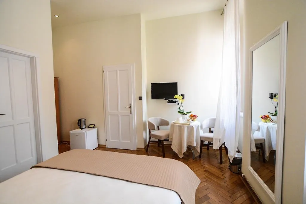 פולה City Center Rooms לינה וארוחת בוקר